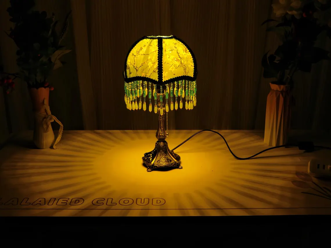 Retro Aprikosenblüten Tischlampe