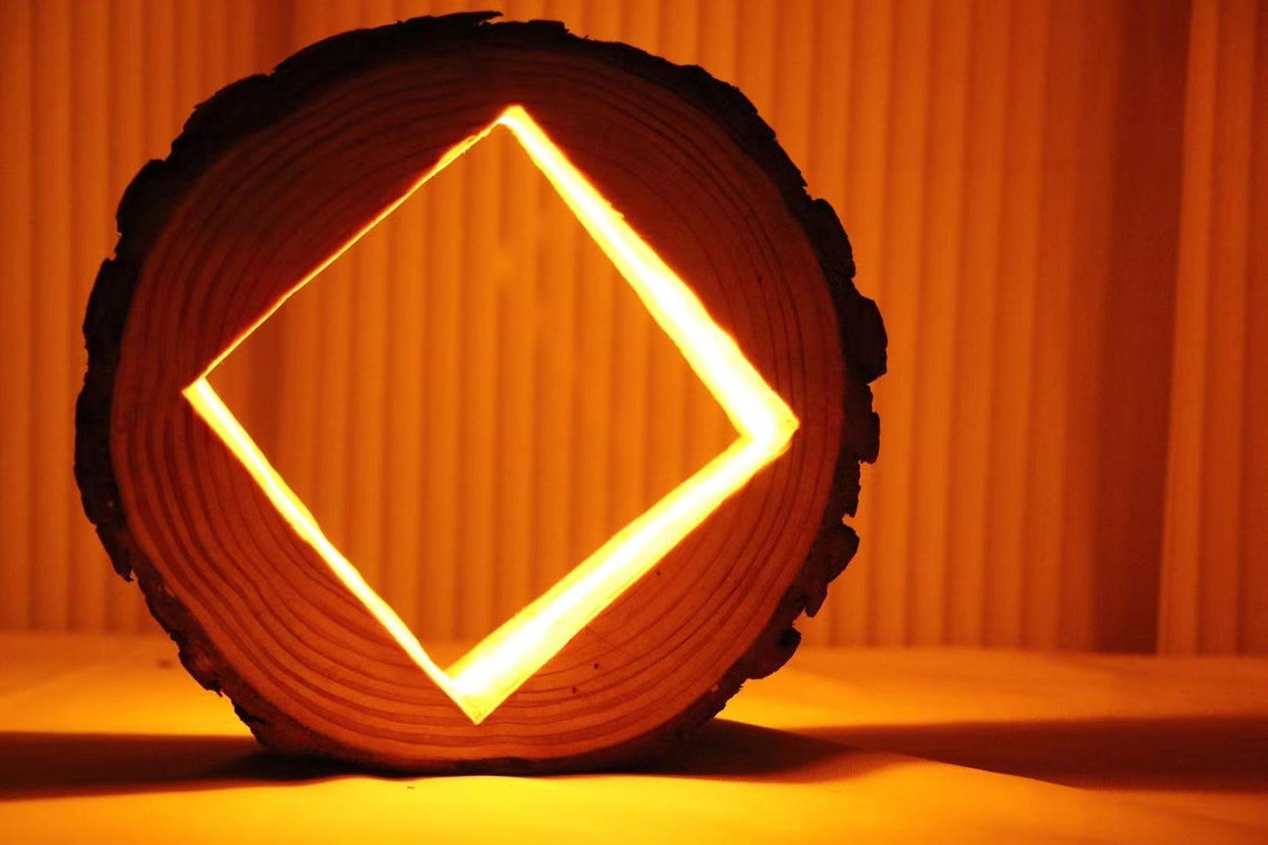 Log Rhombus Tischlampe