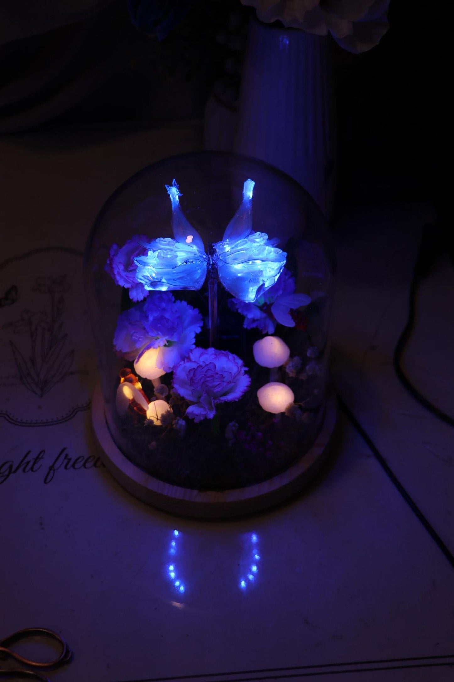 Moving Kinetic Blue Butterfly Glass Dome Night Light, Flower Mushroom Bedside Lamp